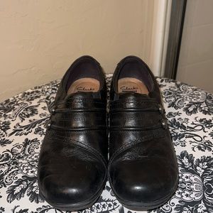 Clarks channing leary black leather shoes. Size 9, and come in box!